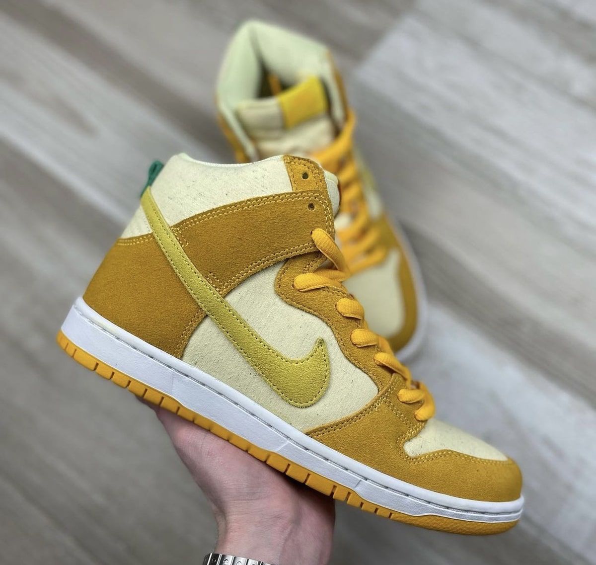 売り出し純正 NIKE SB DUNK HIGH PRO PINEAPPLE - 靴