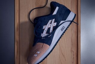 Ronnie Fieg wearing a new version of the ASICS GEL-LYTE III "Salmon Toe," previewed via his Instagram Broadcast Channel, likely in honor of Kith's 15th anniversary.