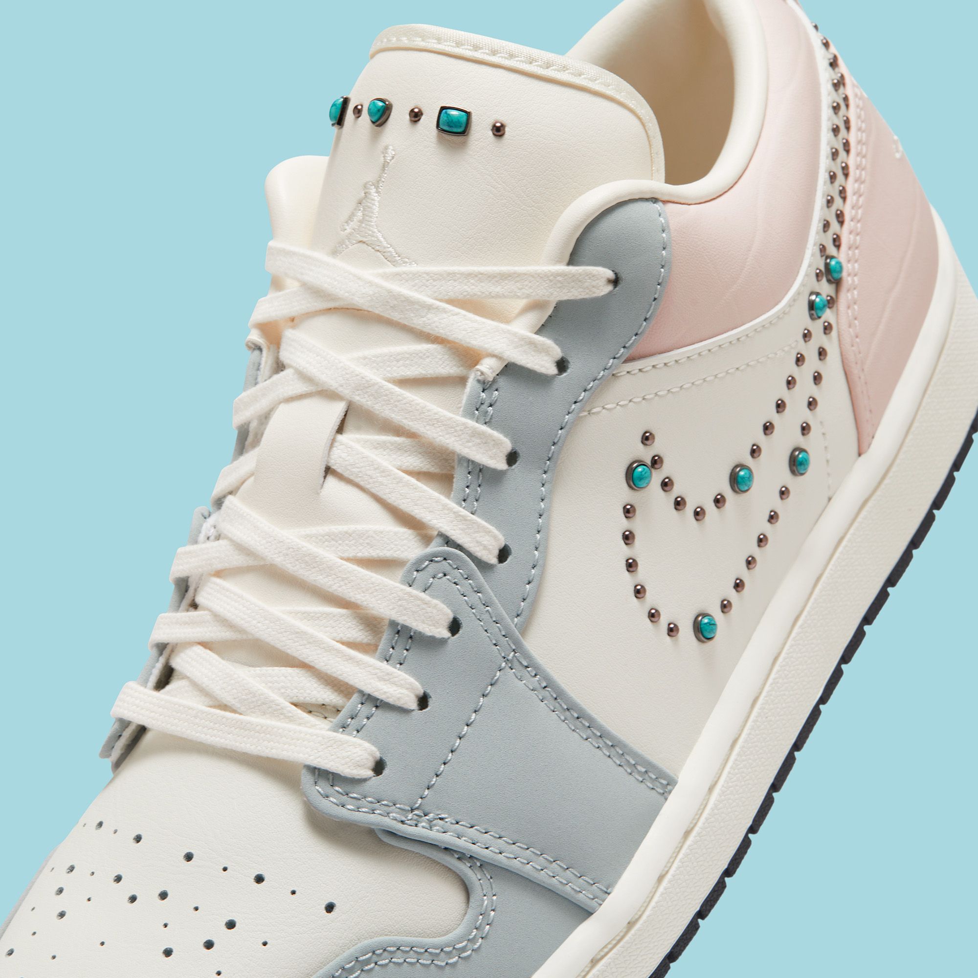 日本未発売 NIKE AIR JORDAN 1 MID SE 