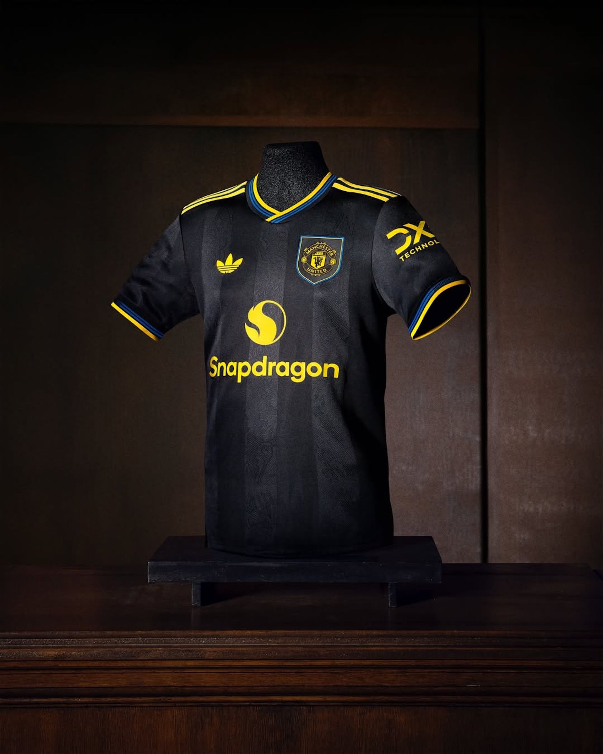 Manchester-United-25-26-Third-Jersey-Campaign-01.jpg