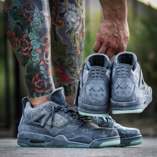 KAWS x Air Jordan 4 "Cool Grey"