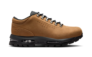 Nike Air Max Goadome Low boot in a "Taupe" color scheme.