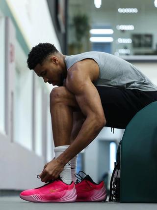 Nike Giannis Freak 8