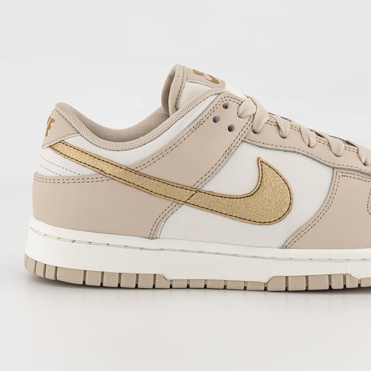 Womens nike gold on sale swoosh