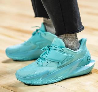 De’Aaron Fox's Under Armour Curry Fox 2 signature model in a teal color scheme.