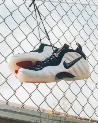 Nike Air Foamposite Pro "Pearl" (2025) retro. Photo by Sneaker Politics.