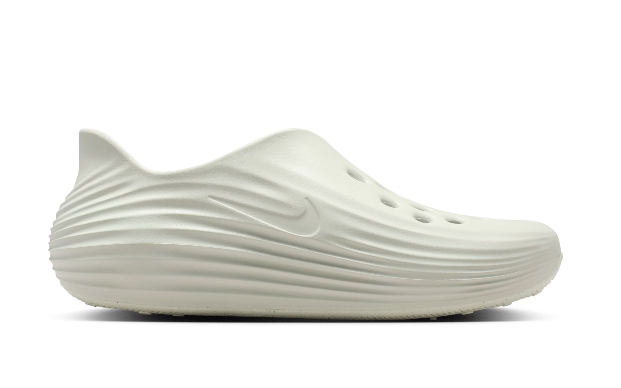 空白 Nike's ReactX Rejuven8 Clog Keeps Things Clean in 