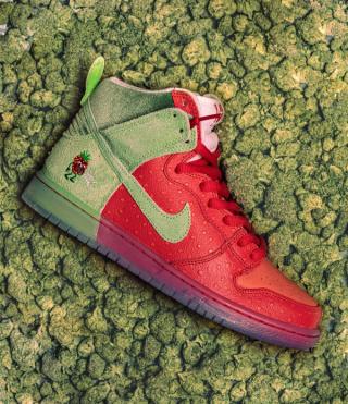 where to buy nike sb dunk high strawberry cough cw7093 600