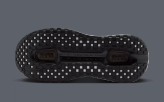 Women's Nike Vomero Premium "Oreo" (SKU: IU2827-001). Photo via Nike.