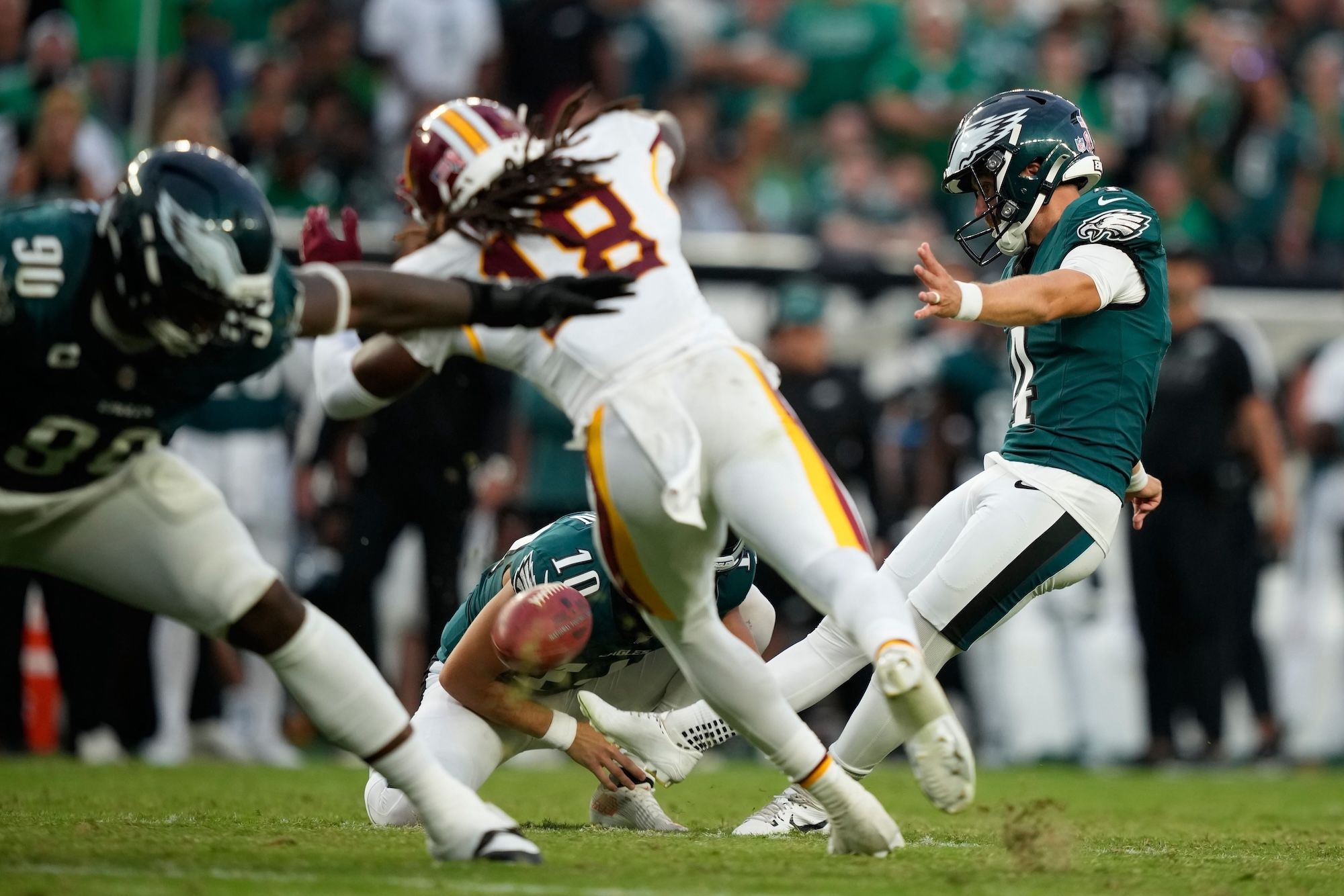 Jake Elliott wearing a pair of Sokito football boots on his kicking foot, earning the Philadelphia Eagles a field goal against the Washington Commanders.