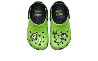 Powerpuff Girls x Crocs Classic Clog "Buttercup" collaboration.