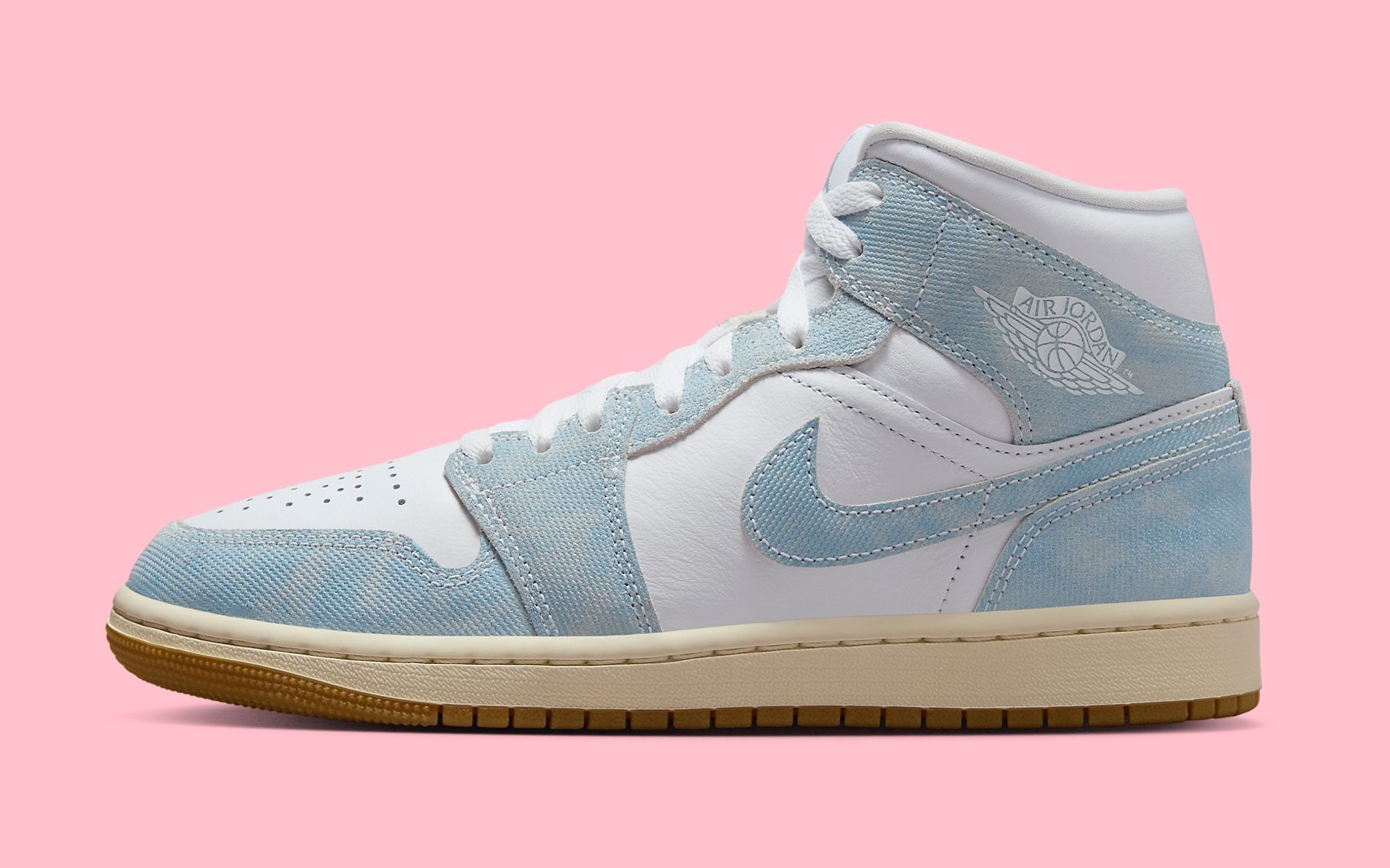 国内配送 NIKE W AIR JORDAN 1 MID SE WHITE/WORN BLUE-SAIL-GUM FN7432-141 Nike GS Air Jordan 1 Mid SE White Sail Industrial