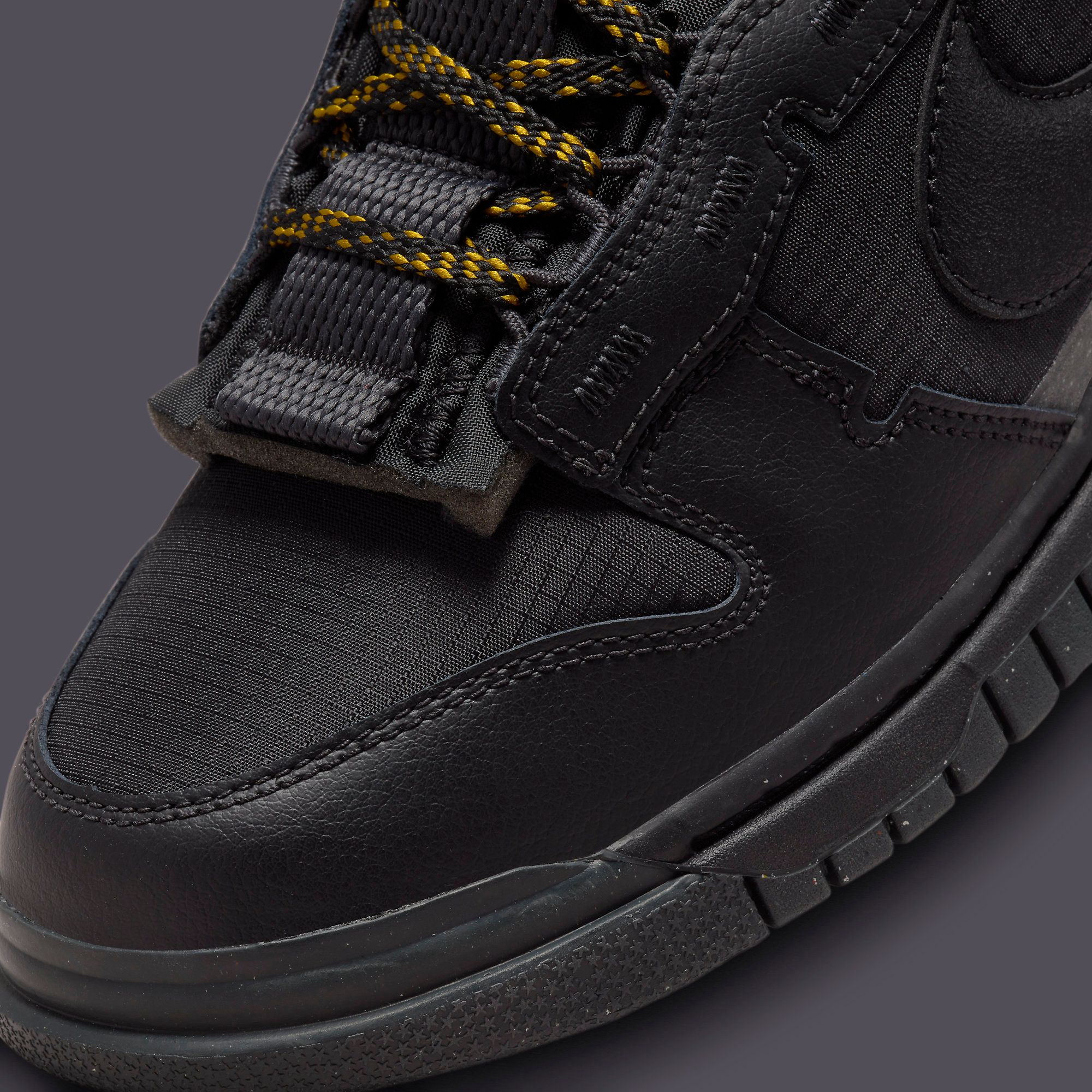 Nike sb dunk store high bota triple black