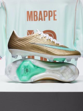 Kylian Mbappé's limited-edition Nike Mercurial Superfly 11 Elite FG "Golden Boot" commemorating his 2026 World Cup™ Golden Boot award. Photo via Soccer.com.