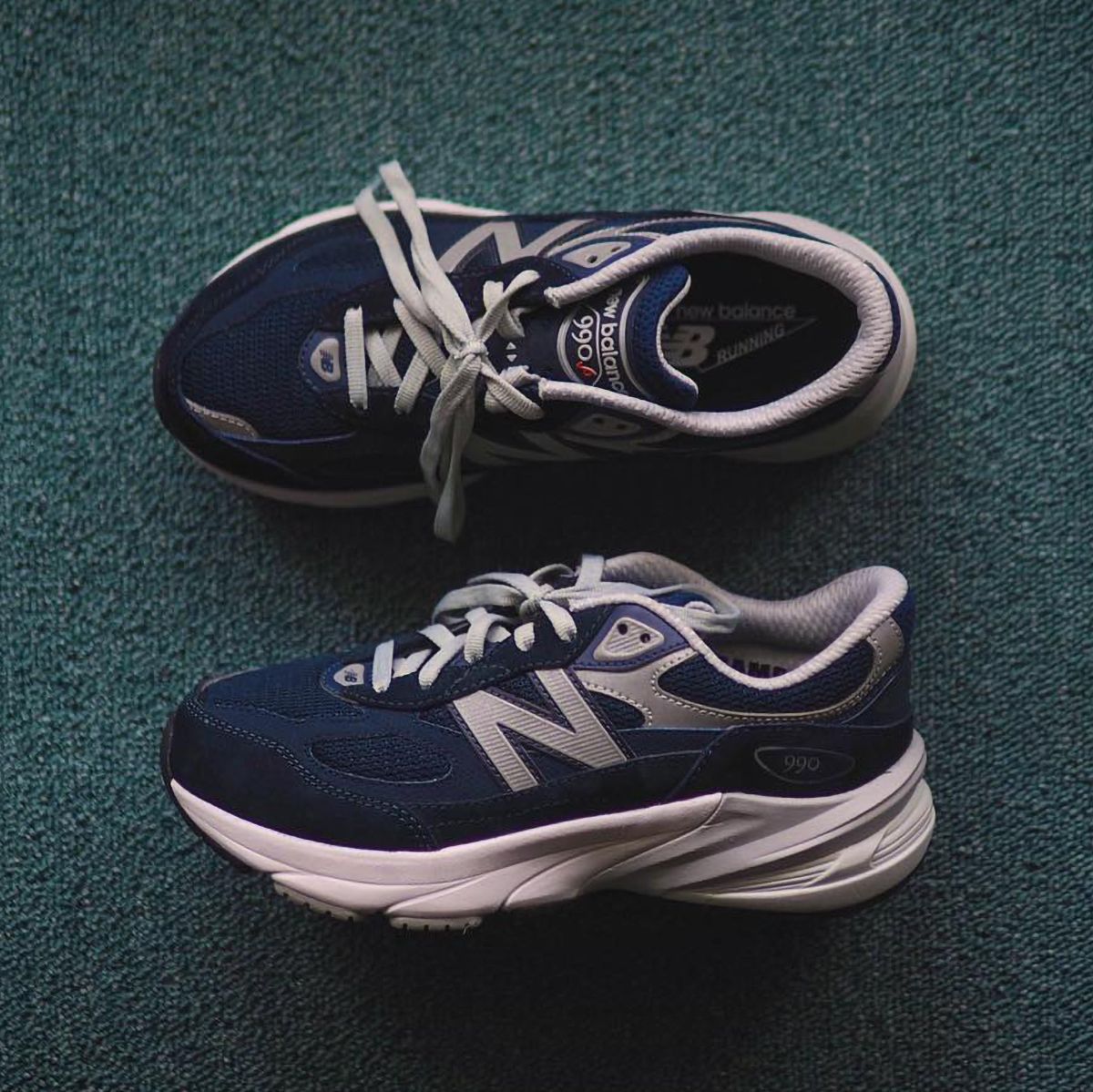 The New Balance 990v6 Surfaces in a Classic “Navy” Colorway