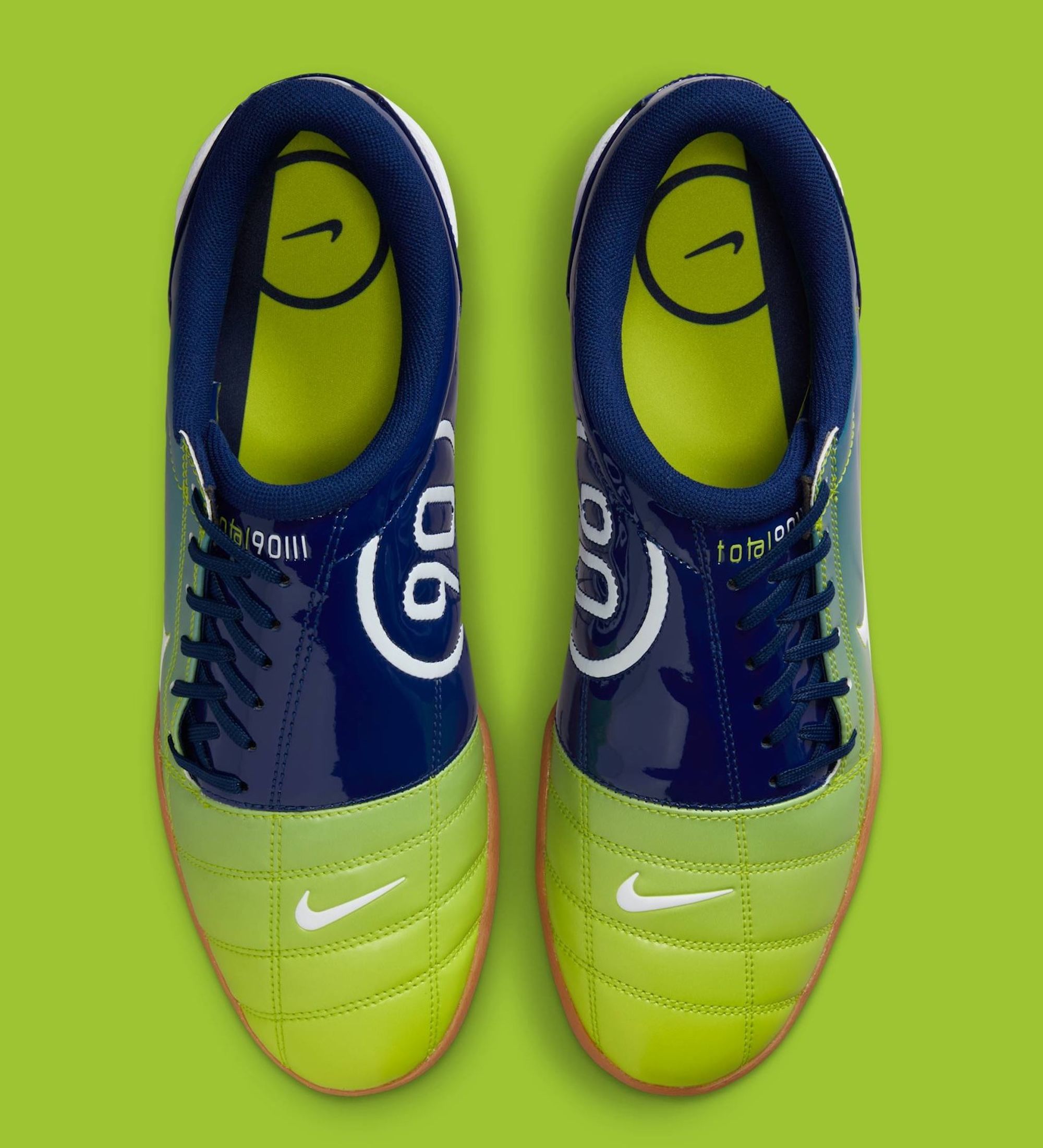 Lildedjanet revealing her captivating backshots