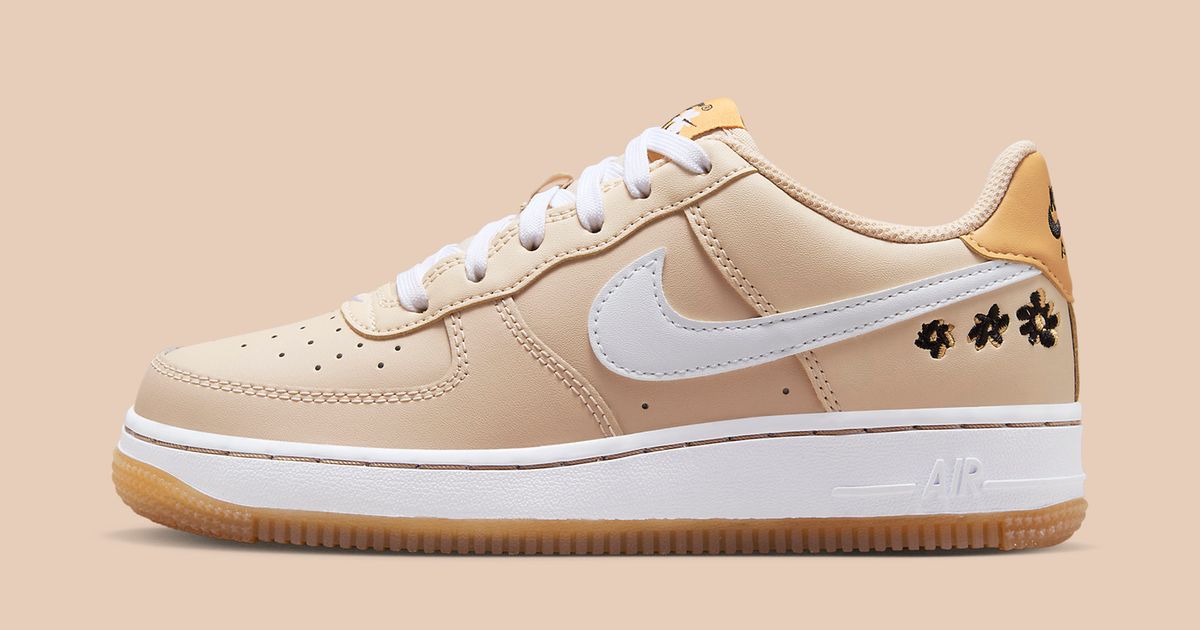 Floral Finishes Feature on this KidsExclusive Air Force 1 Low House of Heat°