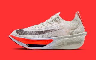 Men's Nike Alphafly 4 "Sea Glass/Laser Crimson" (SKU: IU4686-002). Photo via Nike.