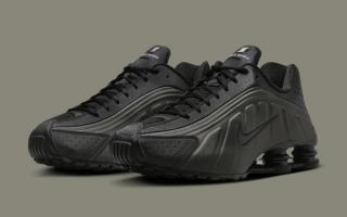 The Nike Shox R4 Goes Back to Black