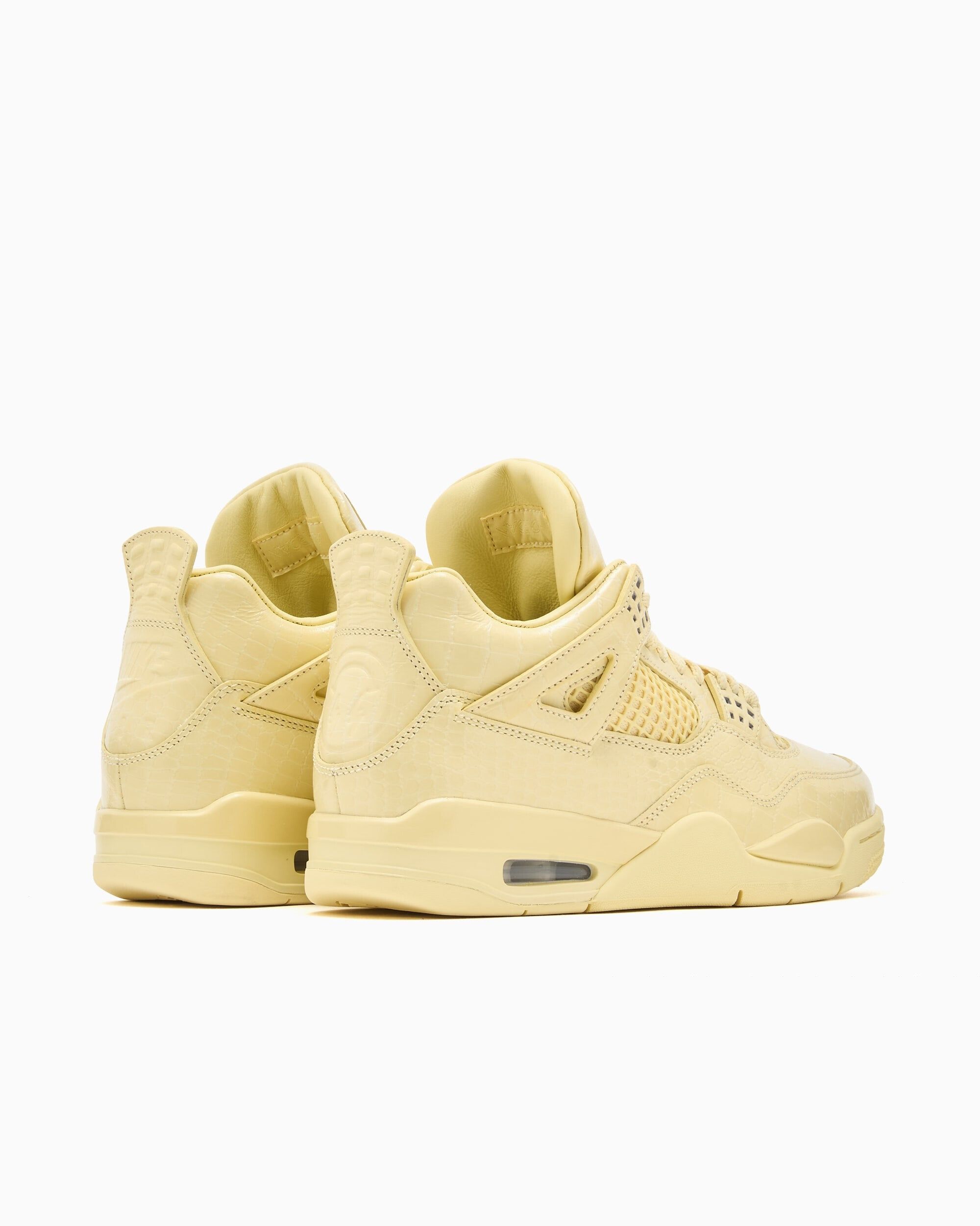 J Balvin x Air Jordan 4 "Lemonade" (SKU: IW2872-700). Photo via FOOTDISTRICT.