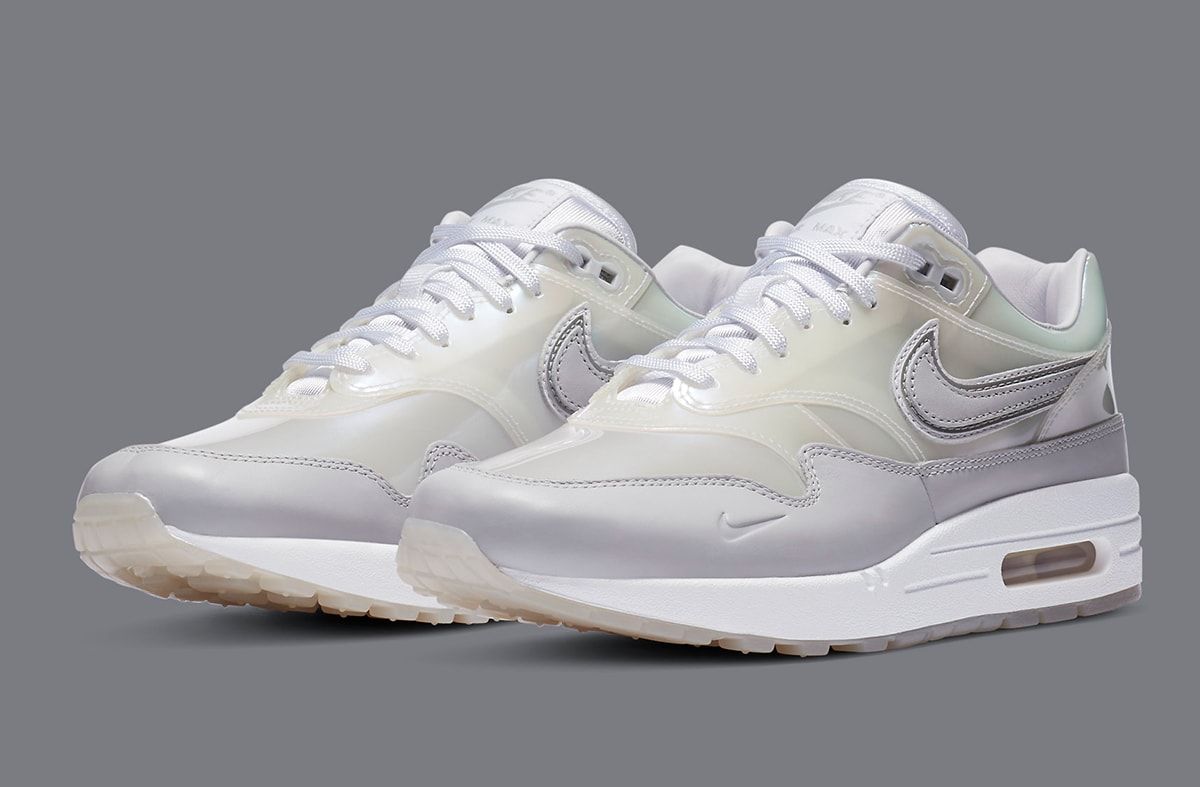 air max 1 snkrs day white