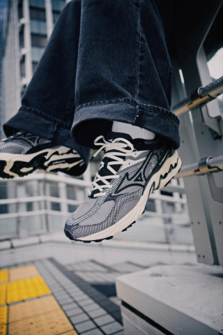 Sean Wotherspoon x Mizuno Wave MG4 LS Pack. Photo via Mizuno.
