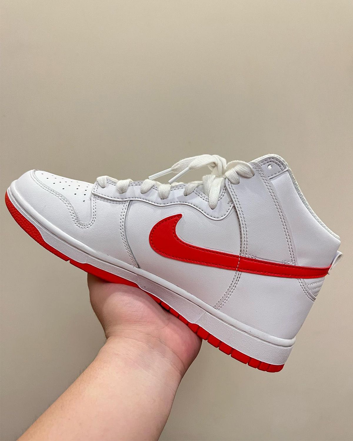 Nike dunk high on sale white gym red