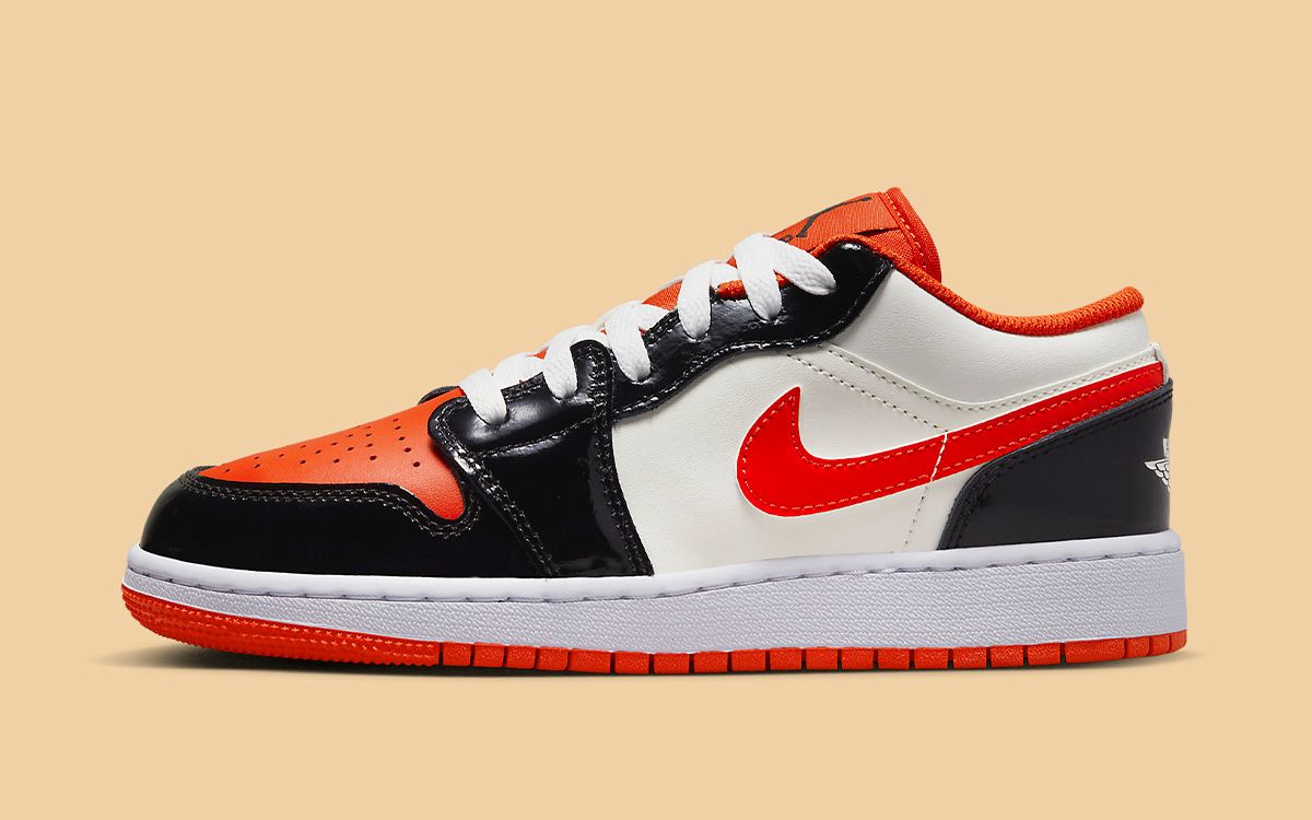 Orange black and outlet white air jordan 1