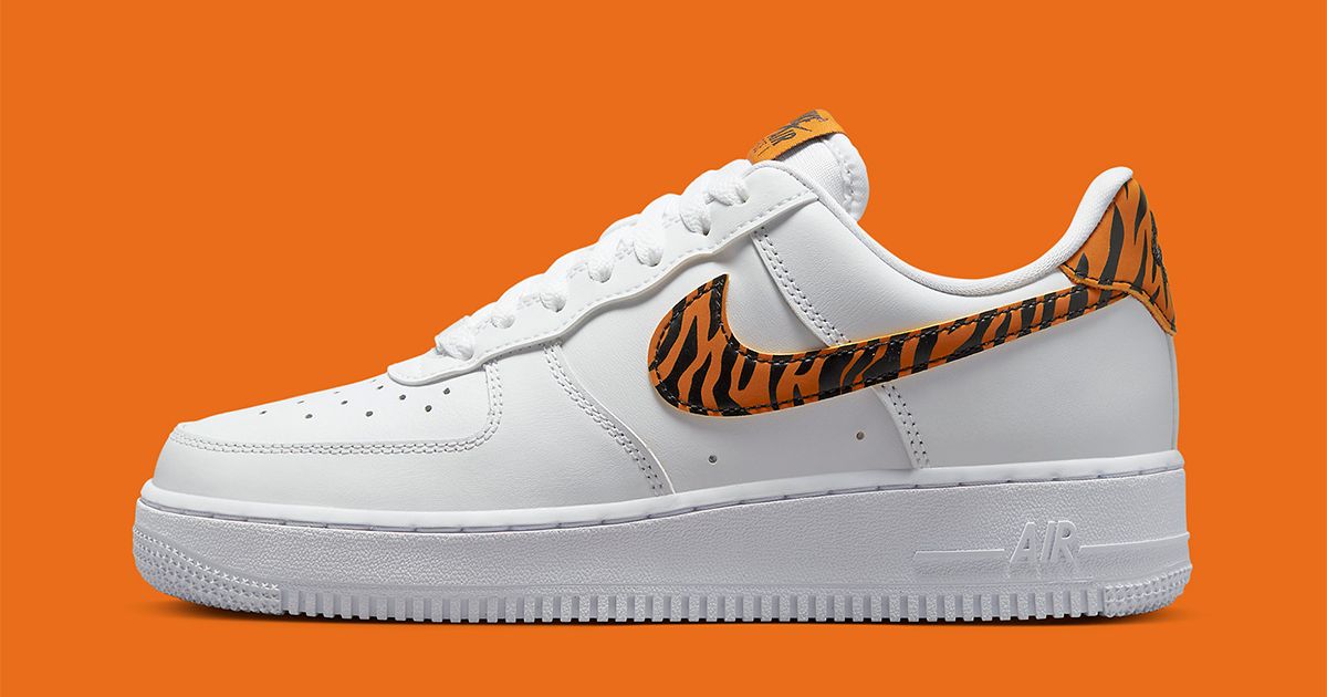 nike air force 1 black stripe