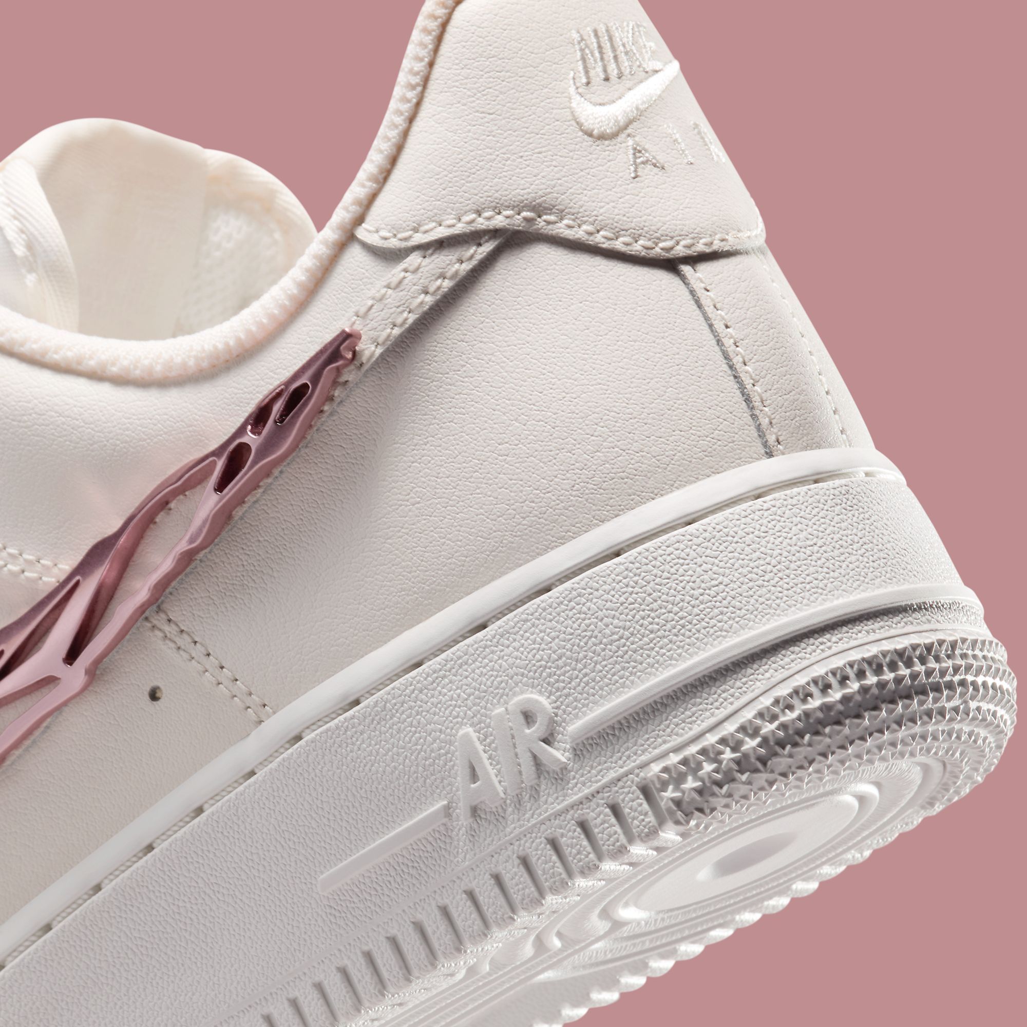 ◆NIKE ナイキ エア フォース 1 AIR FORCE 1 ROSE GOLD Swooshes Nike Air Force 1 Low Liquid Metal Swoosh Metallic Rose Gold