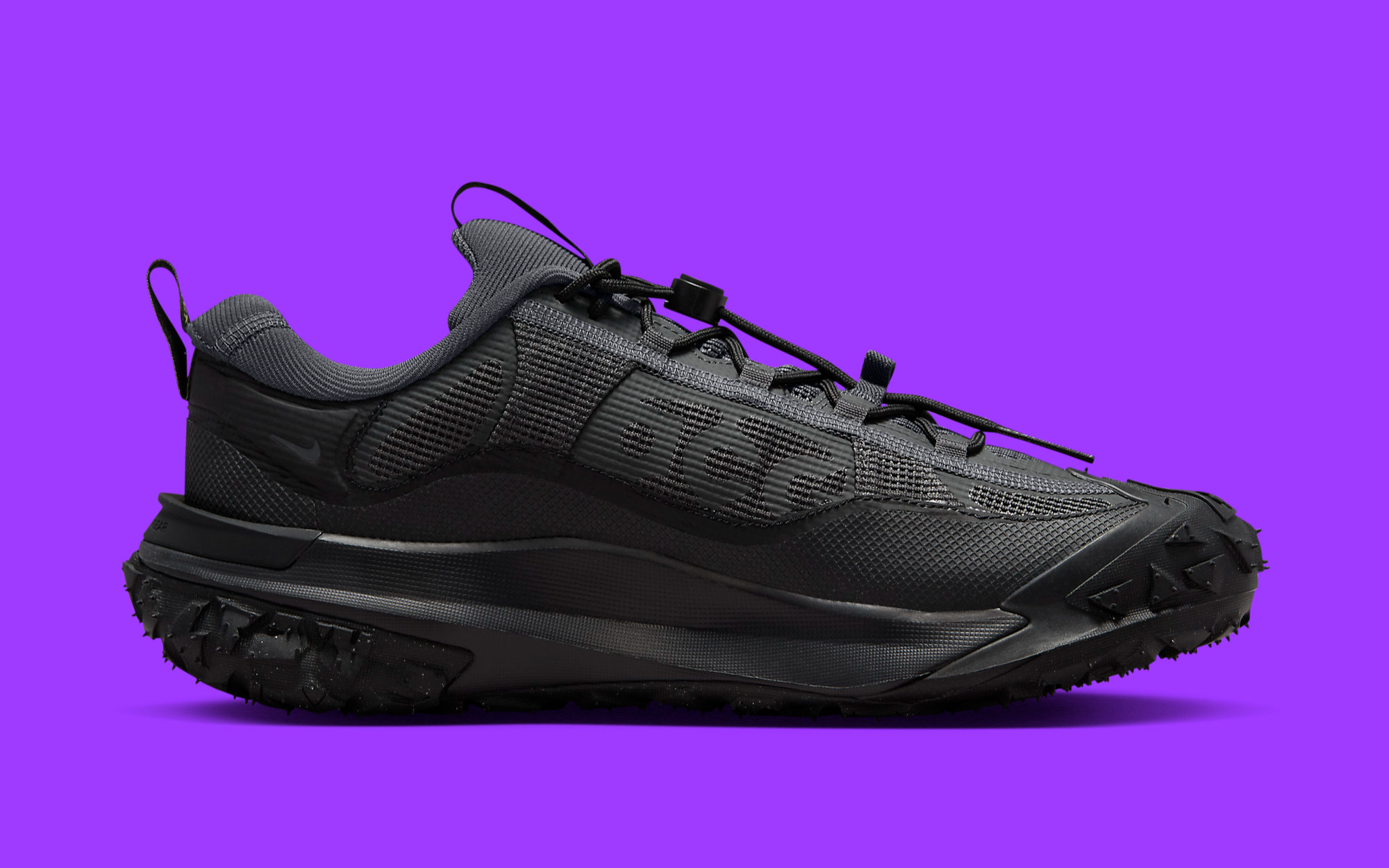 靴 NIKE ACG MOUNTAIN FLY 2 LOW TRIPLE Nike ACG Mountain Fly 2 Low GORE-TEX Men's Shoes. Nike.com