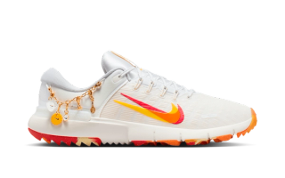 Nelly Korda's Player-Exclusive Nike Free Golf '24 in a "White/Sail/Multi-Color" makeover.