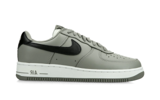 Nike Air Force 1 '01 "Light Army/Black" sneaker release.