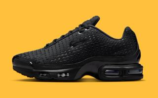 Nike's Air Max Plus VII in a "Black/Anthracite" color scheme.
