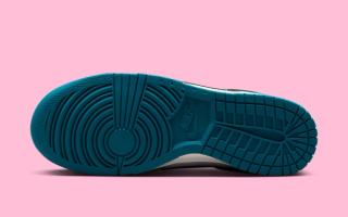 Outsole of Nike's Dunk Low clad in a "Green Abyss/Platinum Tint" color scheme.