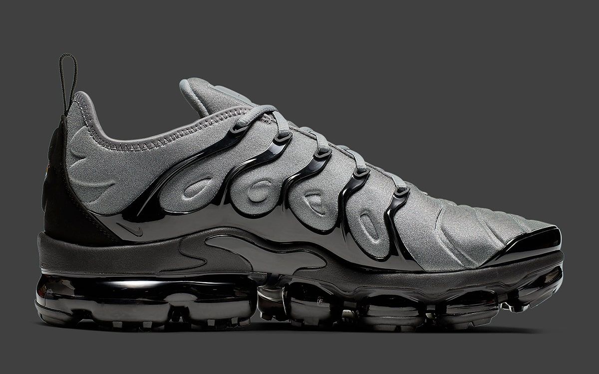 Vapormax plus grey hot sale and black