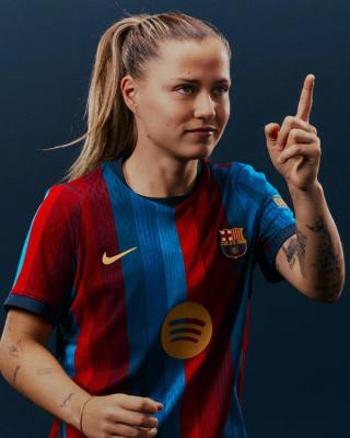 Clàudia Pina for FC Barcelona Femeni 26/27 Home Jersey. Photo via FC Barcelona.