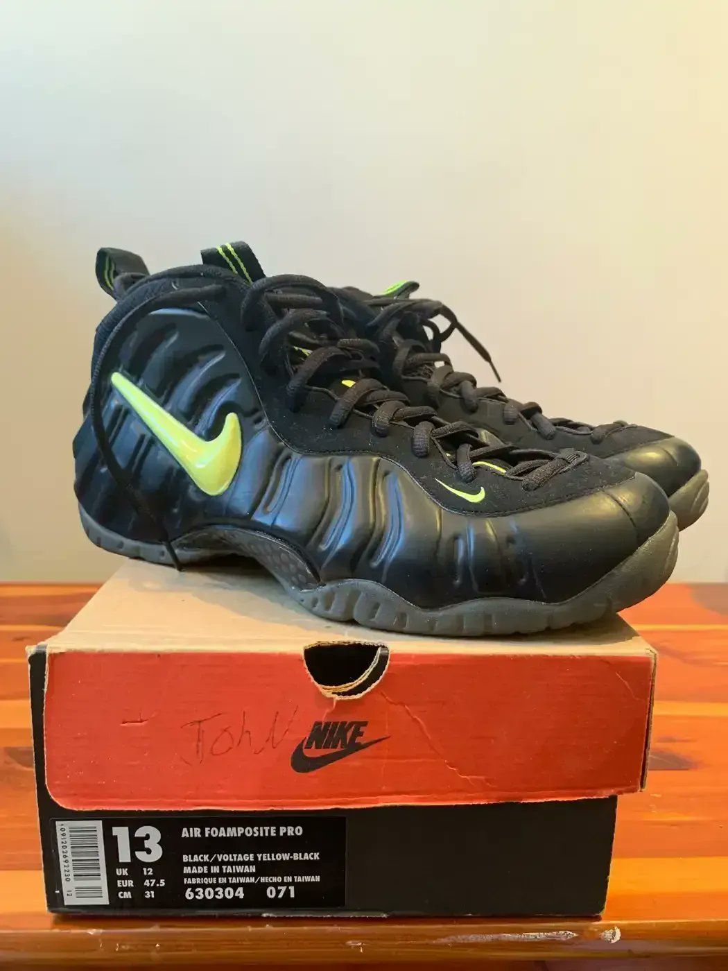 The OG Nike Air Foamposite Pro “Voltage” Returns for the