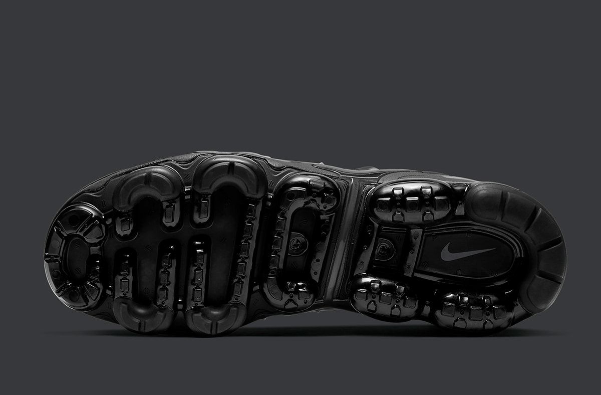 Nike air vapormax plus triple hotsell black for sale