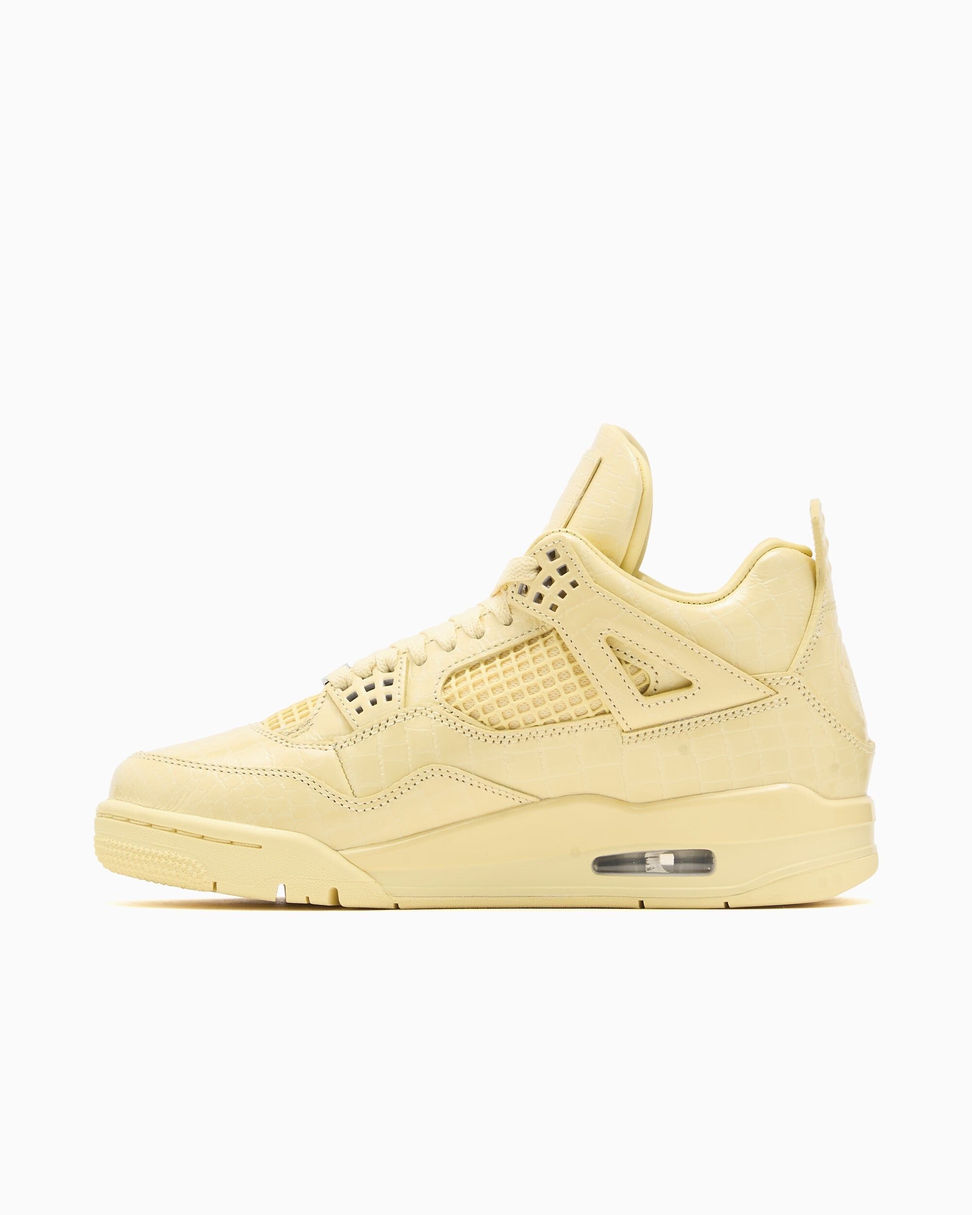 J Balvin x Air Jordan 4 "Lemonade" (SKU: IW2872-700). Photo via FOOTDISTRICT.