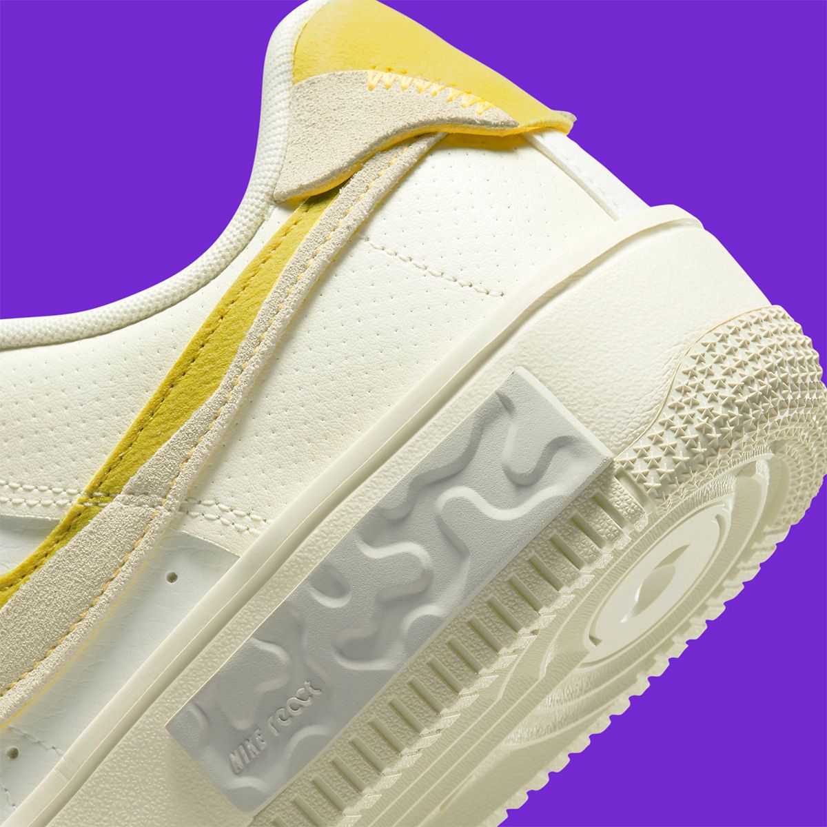 Nike air force 1 jaune pastel hot sale