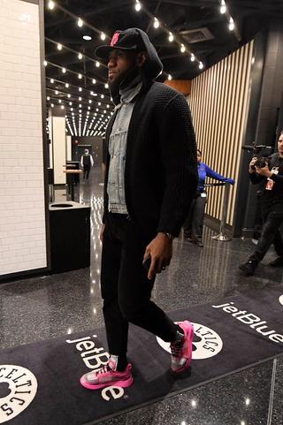 LeBron James // OFF-WHITE x Nike Zoom Fly