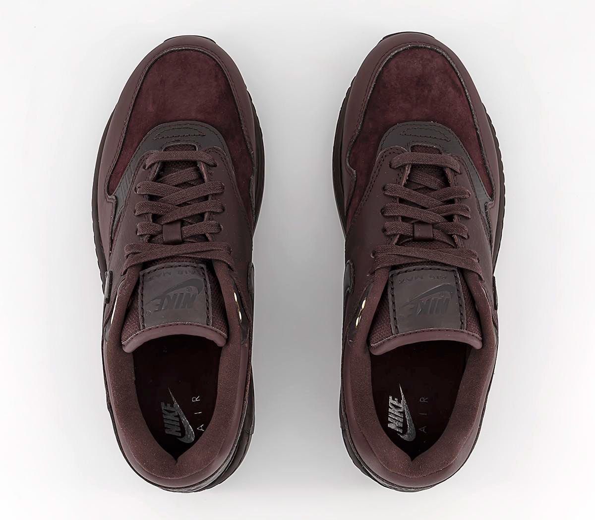 Burgundy on sale color nikes