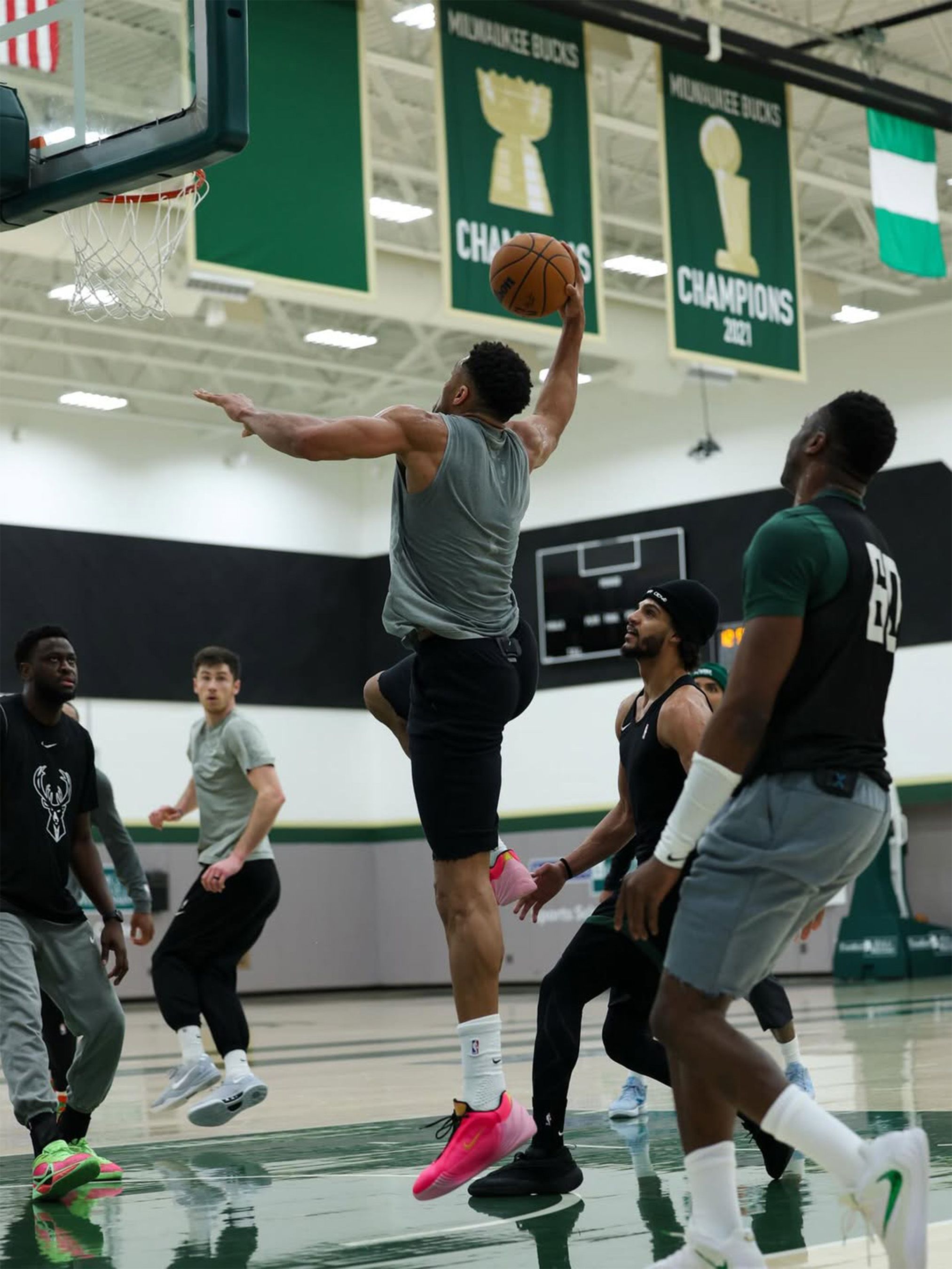 Nike Giannis Freak 8