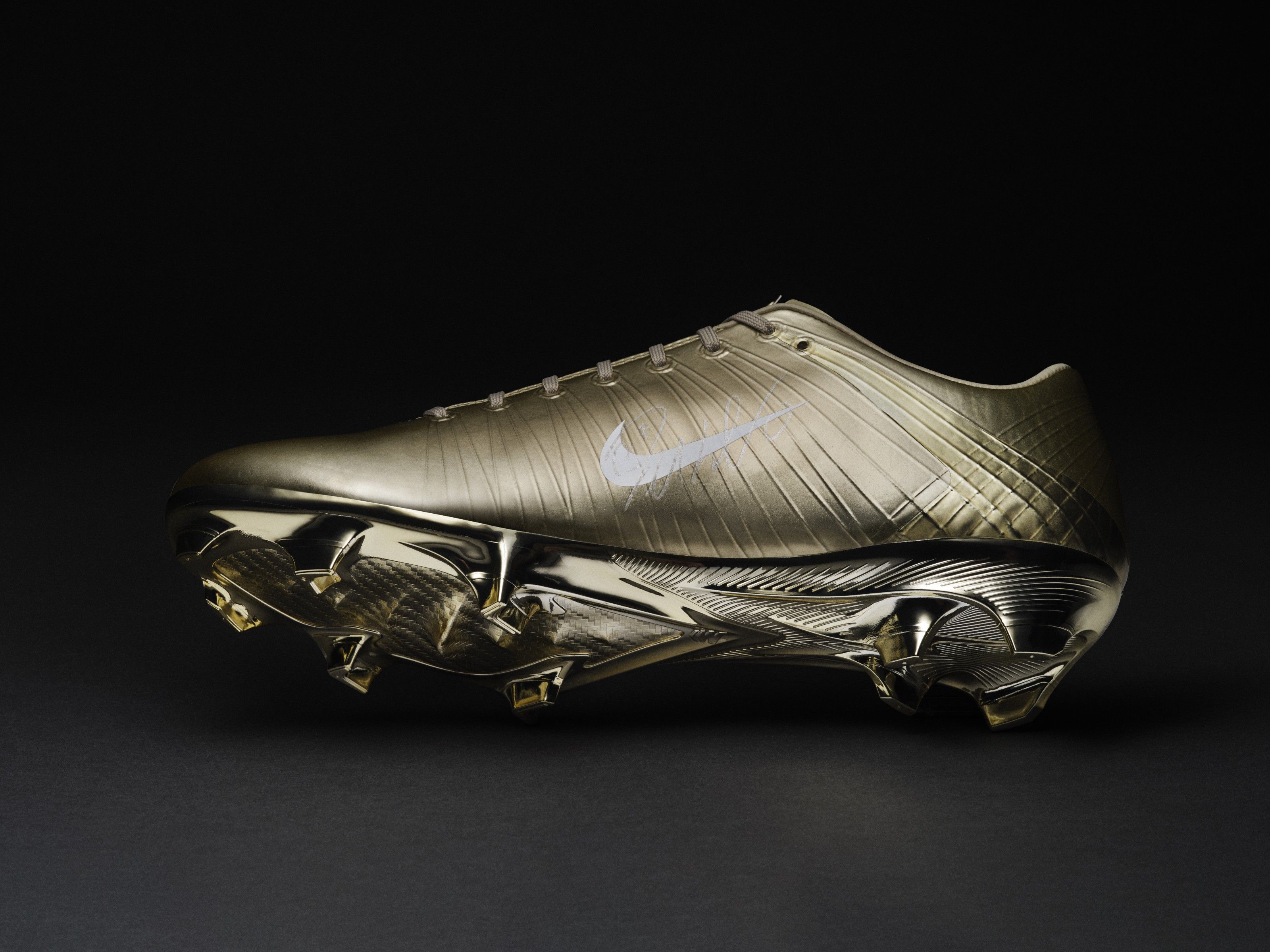 Nike Celebrates Cristiano Ronaldo's 6th World Cup With Gold