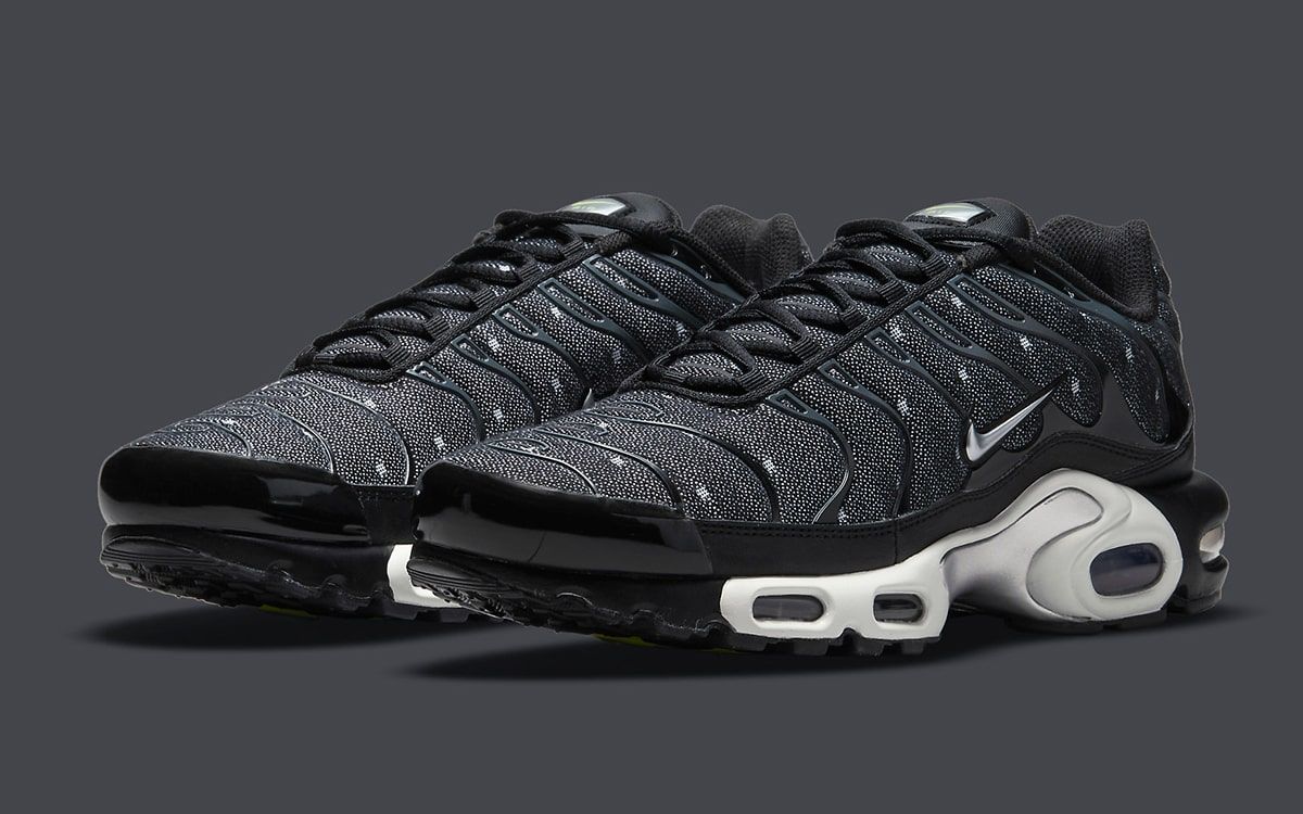 NIKE ☆ Air Max Plus ‘Black Chrome’ Nike Air Max Plus SE Black Chrome (Women's) - HJ9743-001 - US