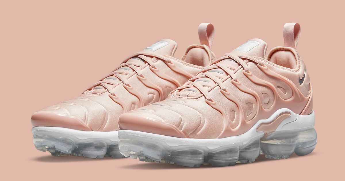 grey pink and blue vapormax