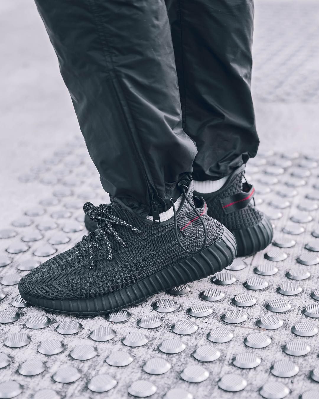 Black static yeezy release online