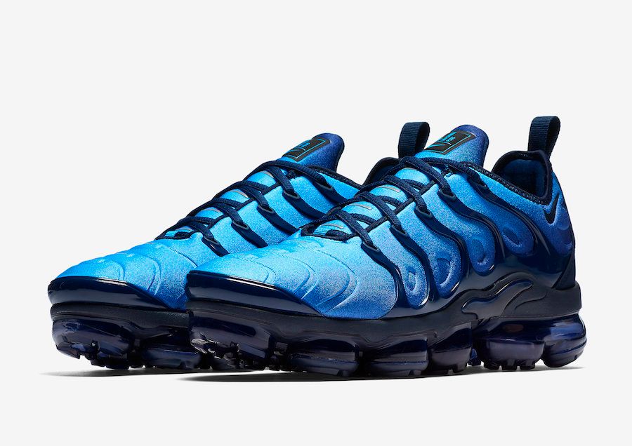 vapormax plus best colorway
