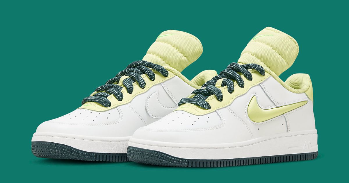 air force 1 tag on tongue
